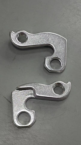 Derailleur hanger